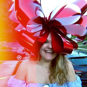 Meet your Posher, Claire